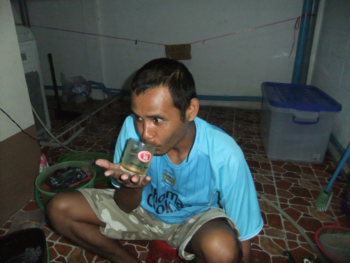 เอ๊า...ล้างคอหน่อย แห้วติดคอมาทั้งวัน :laughing: :laughing: :cheer: :cheer: :cheer: