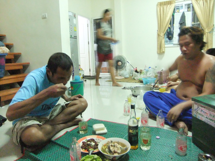 กินวงเดียวกับพวกนี้ จะติดเชื้อแห้วป่าหว่า :angry: :angry:


ช้อนใครช้อนมันนะครับท่านทั้งสอง ระวัง