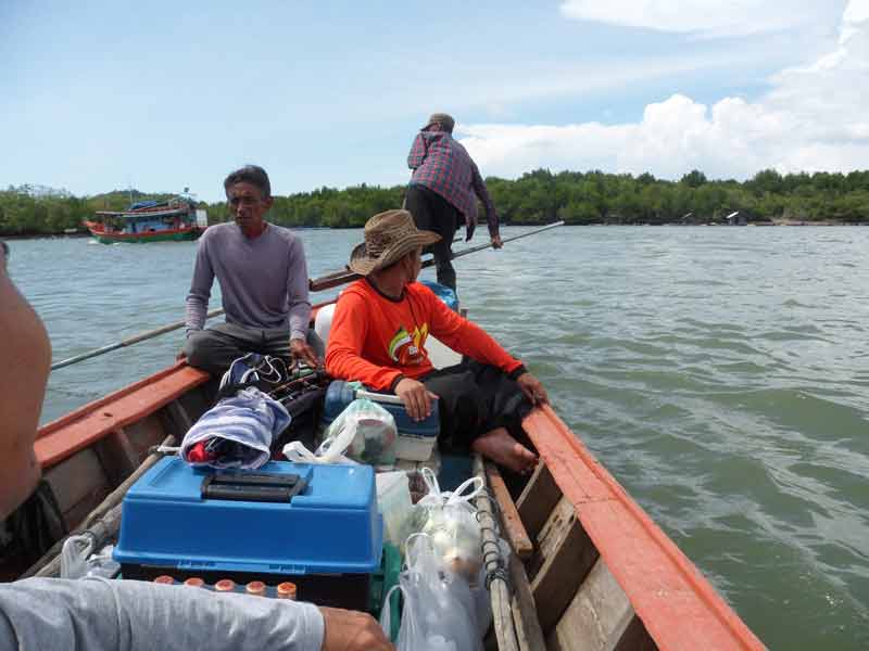 เสียวดีเหมือนกัน นั่งเรือเล็กๆ
 :laughing: :laughing: :laughing: