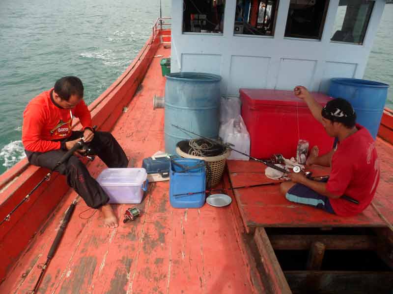 มาถึงเรือใหญ่   เก็บของขึ้นเรือเรียบร้อย    พร้อมเดินทาง   เป้าหมายอีก 7 ชม.  ลูกแก้ว   สิ่งที่ตั้งใ