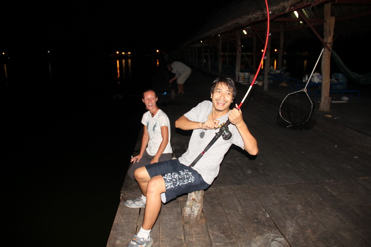 แฟนนั้งดูครับไม่ช่วยให้น้าโอบ้าง
 :grin: :grin: :grin: