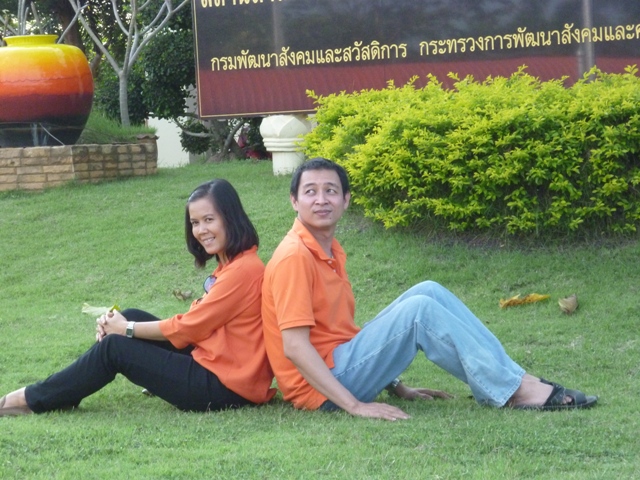 มีโพสรูปเหมือนจะแต่งงานใหม่ยังงัยยังงั้นเลย :laughing: :laughing: :laughing: