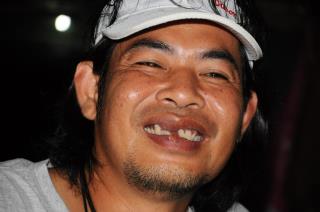 เย้ยยยย...อีเชด เมาแล้วอย่าถอดฟันออกมาเล่นสิว่ะ :mad: :mad: :mad: :laughing: :laughing: :laughing: :