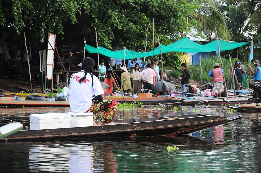 พี่กุ้งได้เรือแล้วเหรอ ลงคนเดียวด้วย แบบนี้ก็ตกน้ำ เอ๊ย...แห้วแบบไม่มีใครเห้นอ่ะดิ :laughing: :laugh