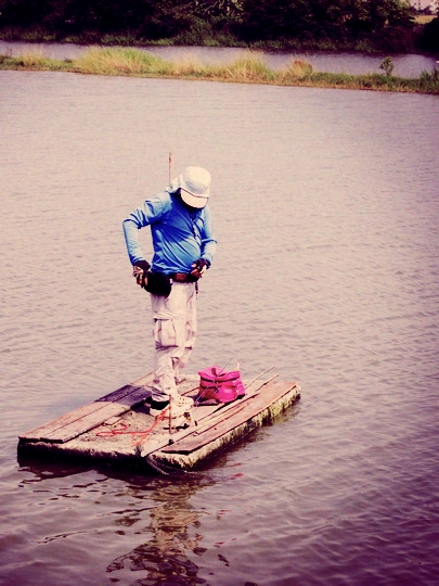  [b]อยุ่บนแพโฟม ทั้งวันอีกพี่ด้ง!   แน่จริงมาลุยดงเเตนกันไหม[/b] :laughing: :laughing: