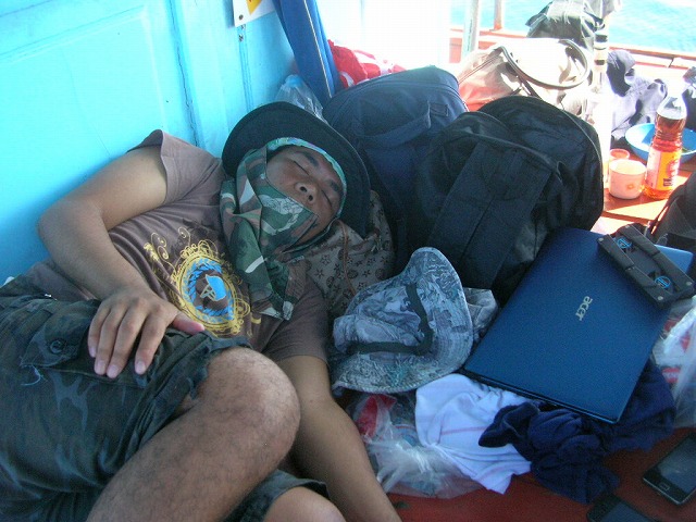 ยังไม่ทันไปถึงไหนเมาเรือสะงั้น อ่อนๆๆ :laughing: :laughing: :laughing: