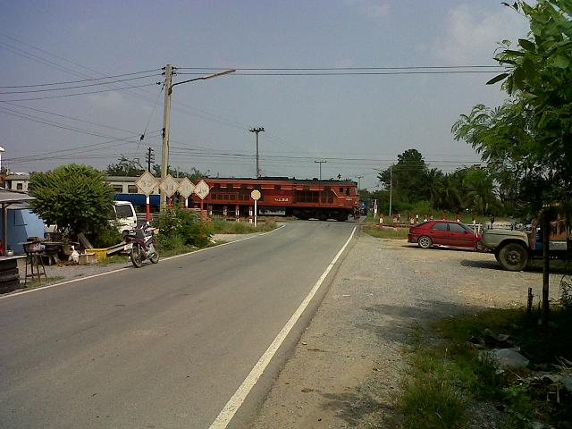    +++ ทางรถไฟนี้ไม่มีที่กั้นนะครับ +++

+++ มาชมรถเก่าแถวนี้ระวังด้วยนะครับ +++
