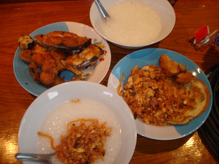 ข้าวต้ม ปลาอินทรี รองท้องก่อนครับ ยามเช้า เพิ่มพลัง แล้วออกไปจิ๊กต่อ