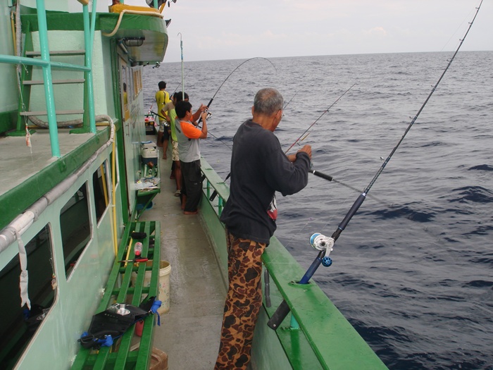 โปรเฟิร์ส....โดนที่ท้ายเรือ