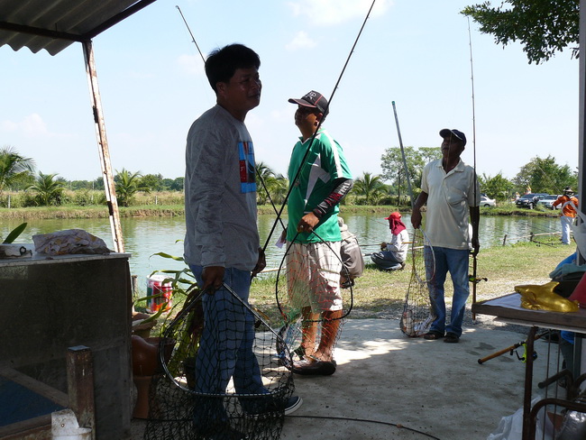 ช่วยกันลุ้นปลา พี่วัฒนากันใหญ่เลย :grin: :grin: :cheer: :cheer: