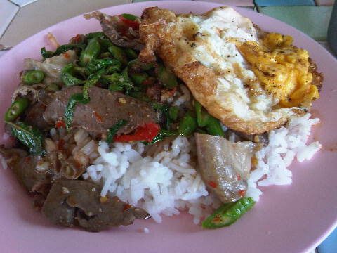 ไปแวะร้านข้าวข้างทางเติมพลัง  :grin: