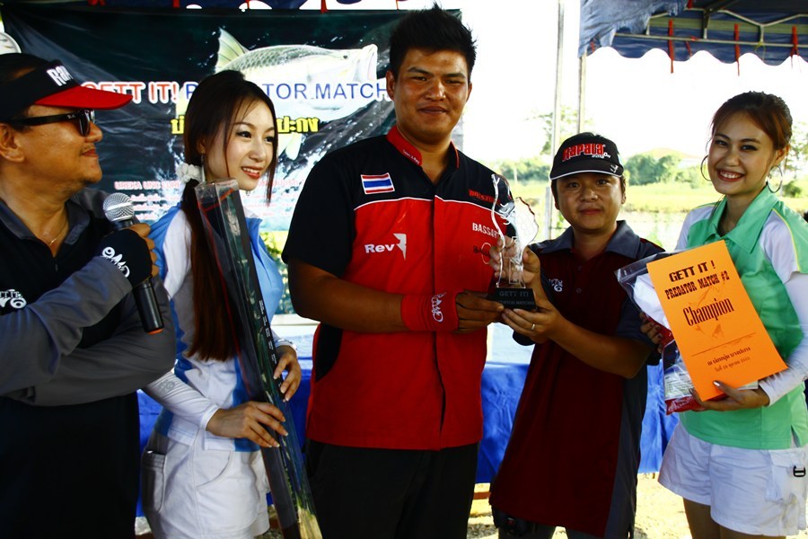 [q][i]อ้างถึง: โอมแปดริ้ว posted: 30-10-2555, 22:10:02[/i]

เข้าใจเลือกเพลงเนอะ  ฟังซะเคลิ้มไปเลยย