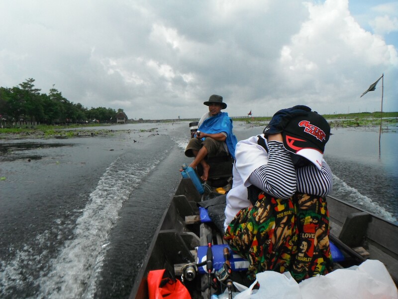                               ส่วนเรือลำของฉาม อย่าถามนะว่าใครแห้ว...เห็นภาพนี้แล้วน่าจะพอเดาออก ชิม