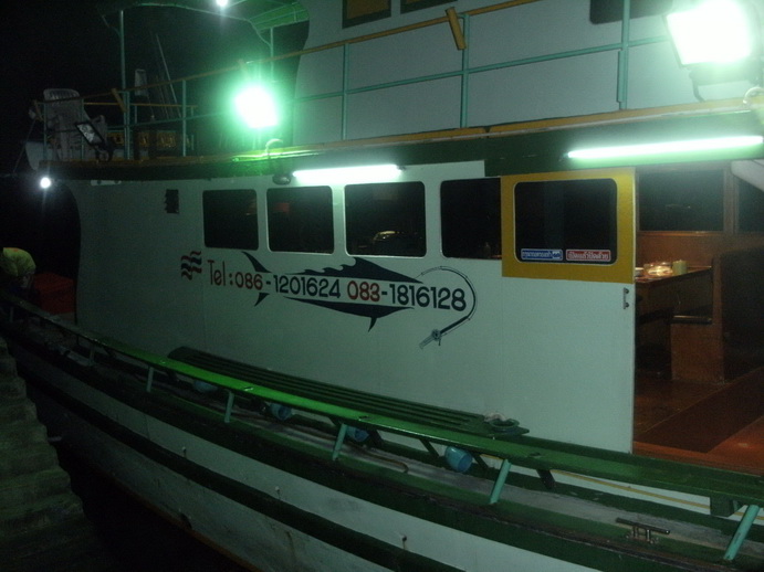 เรากลับถึงท่าเรือ หาดยาว ประมาณ 1 ทุ่ม  วันที่ 26  ไต๋แถมเวลาให้ตั้งเยอะ  เห็นว่า ปลากำลังกิน เลยไม่