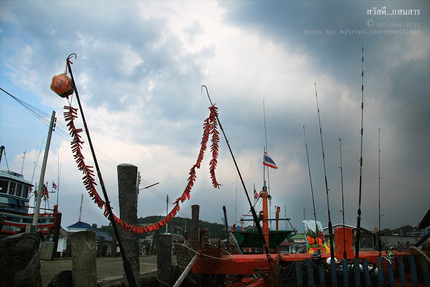 การแสดงความเคารพต่อ แม่ย่านาง เพื่อเรียกขวัญและกำลังใจของชาวเรือนั้น ดูจะเป็นธรรมเนียมปฏิบัติที่สื