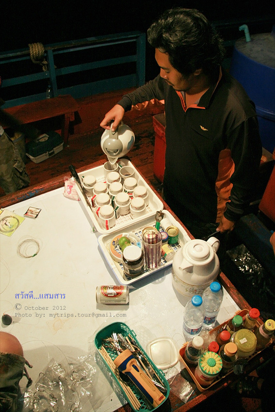 เช้าวันนี้ผมโชคดีมาก ที่มีบาริสต้า (Barista = คนชงกาแฟ) สั่งตรงมาจากจุดนัดหมาย ณ วัดเทพราช มาชงให้ถึ