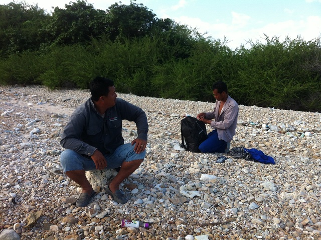 รอเรือมารับ