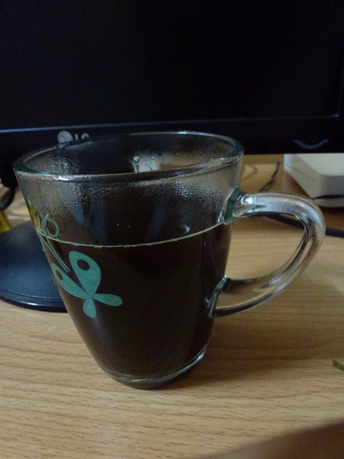       ผมเริ่มต้นกับเช้าวันใหม่ด้วยกาแฟแก้วโปรด มันไม่ใช่กาแฟดำธรรมดาๆ แต่เป็นกาแฟที่ ด๊ำ-ดำ ขมเข้ม ส