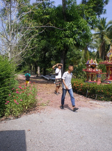 ก่อนอื่นก็ต้องสำรวจสถานที่สักหน่อยๆ .  :cheer: :cheer: