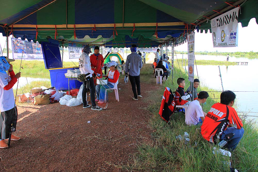 พักเที่ยงกันแล้ว ร้อนมาก