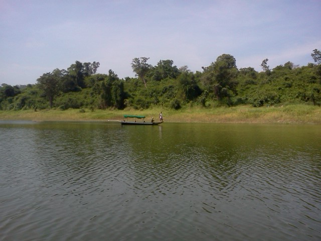 เข้ามาก็เจอเรือตกปลาเหมือนกัน  :cheer: