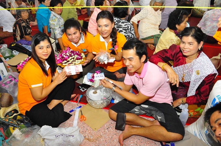 ฝ่ายการเงิน ครับ  นับยอด   :grin: :grin: :grin: