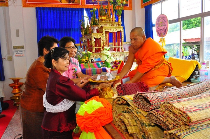 ถวาย แล้ว ครับ   

ยอด ทั้งหมด จาก  กรุงเทพ  ทั้ง ที่เปิด รำวง  ทั้งที่ ชาวบ้านทำบุญมา    ได้ทั้งส