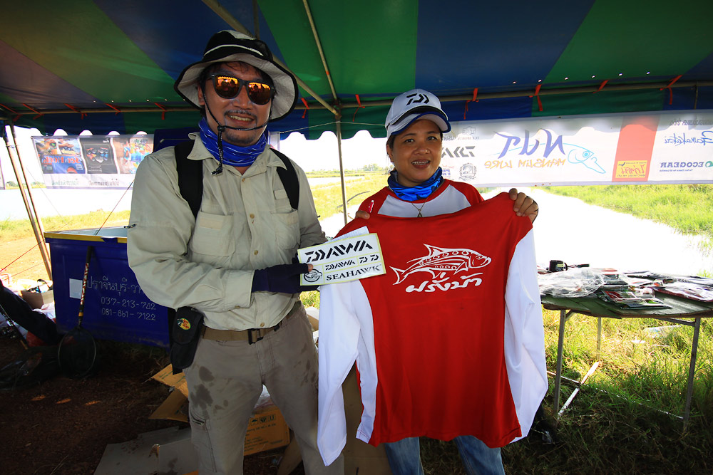 น้าป้อมได้รับรางวัลเป็นเสื้อครับ
 :cheer: :cheer: :cheer: :cheer: :cheer: :cheer:


============