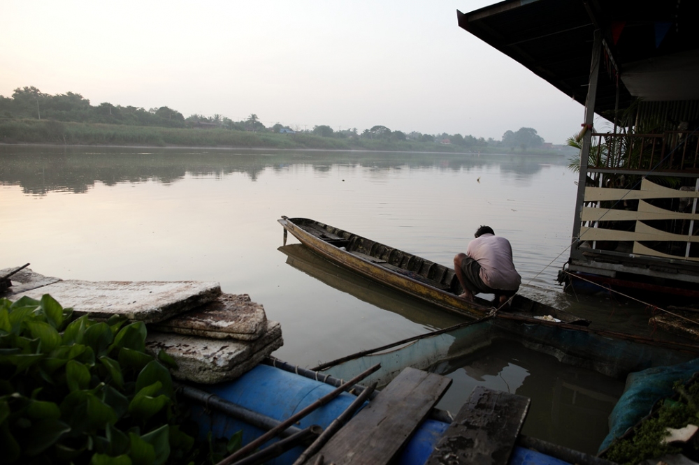 เตรียมวิดน้ำออกจากเรือเพื่อออกไปทำการกู้เบ็ด ราว ที่วางไว้ทั้งคืน :grin: :grin: