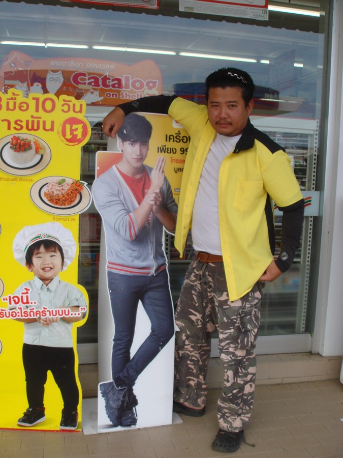 แวะทักทายเพื่อนสนิดกันนิดหน่อยครับ  แบบว่าไม่ได้เจอกันนาน  :laughing: