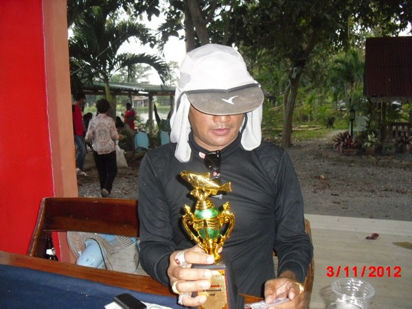    "พี่กบไม่รับรางวัล เหรอค่ะ  เดี๋ยวเก็บกลับบ้านให้หมดเลยนะ" :laughing: :laughing: