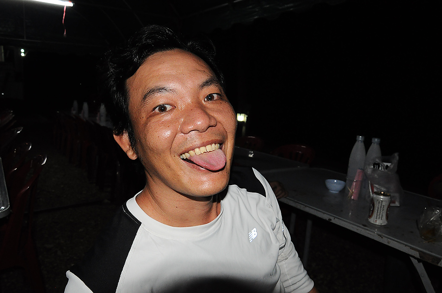 แปลกวุ้ย ไปภาคไหนก็เจอแต่แบลิ้นให้ แต่ลิ้นภาคใต้รู้สึกจะใหญ่กว่าน่ะ :laughing: :laughing: :laughing: