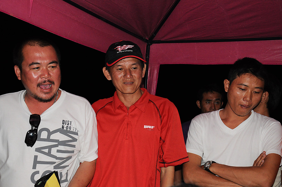 พี่อยุ่เฝ้าจุดลงทะเบียนไปน่ะ โม่งไปหาที่นั่งก่อนล่ะ :grin: :grin: :grin: :grin: