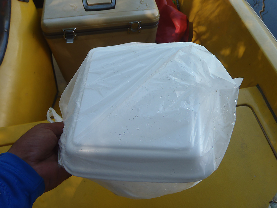 สองคนรื้อกันจนหมดแรง งั้นจอดกินข้าวก่อนก็ได้ ใกล้เที่ยงแล้วด้วย :grin: :grin: :grin: :grin: