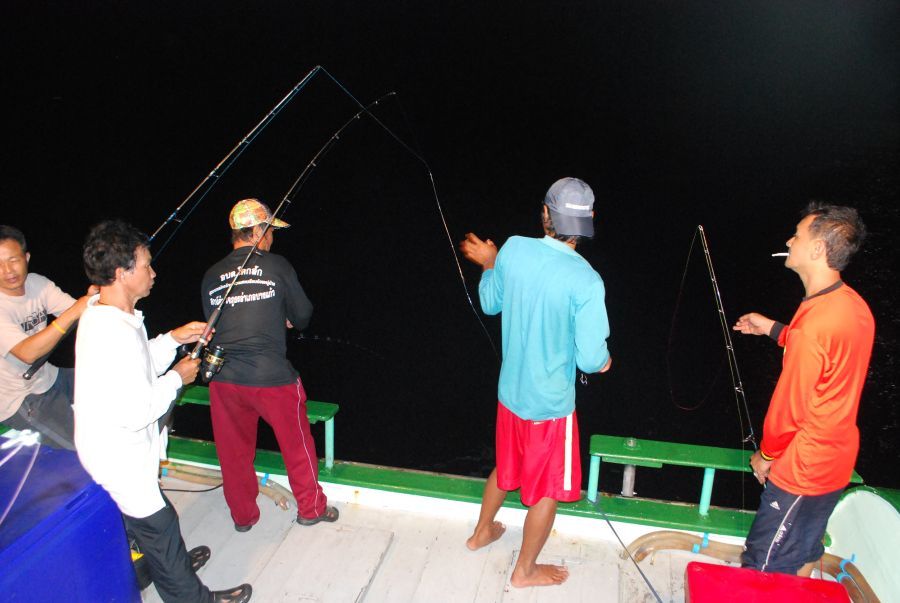 ถ่ายบ้างไม่ถ่ายบ้างครับ

 :laughing: :laughing: :laughing: :laughing: :laughing: