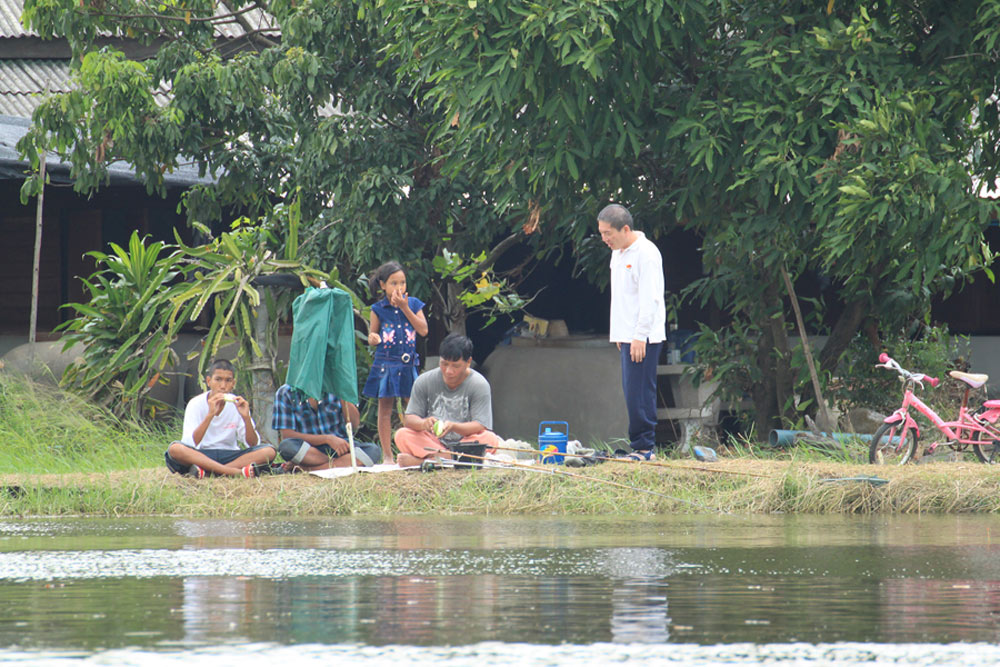 นั่งเล่นกันแล้ว :laughing: