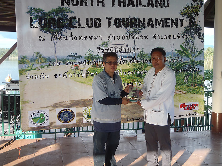 มาดูรางวัลประเภทปลากระสูบกันต่อ ผู้ทีไ่ด้รางวัลรองชนะเลิศปลาแระสูบอันดับที่ 2 คือ พี่จ่านัน ยอนดีด้ว