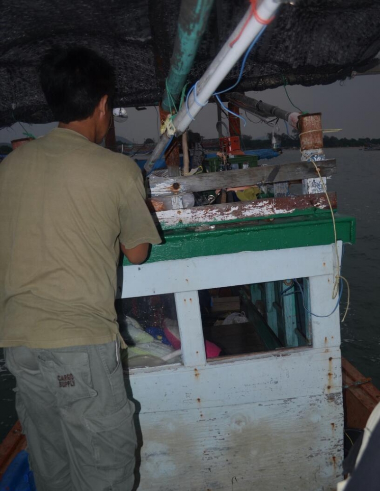 เรือลำเล็กไปกัน4คนรวมไต๋1เป็น5 :grin: