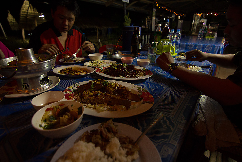 ++ข้าวเย็นที่..ร้านเชิงสะพาน :umh: :umh: :umh: