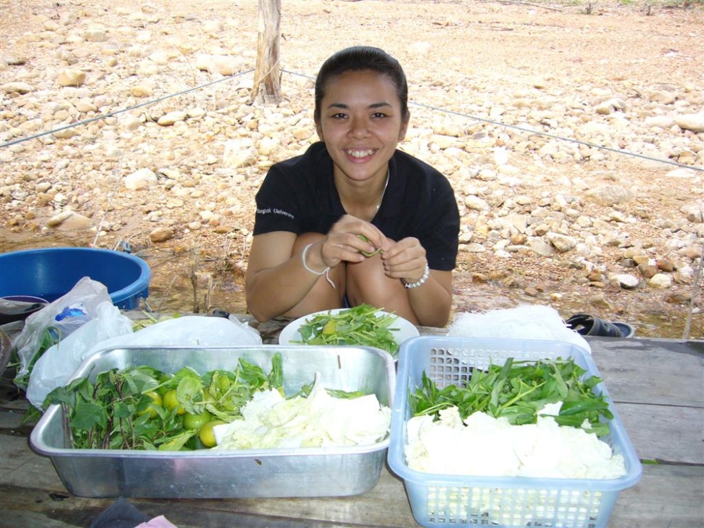 น้องอ้อก็เตรียมให้เรากินผักกินหญ้าเช่นเคย...