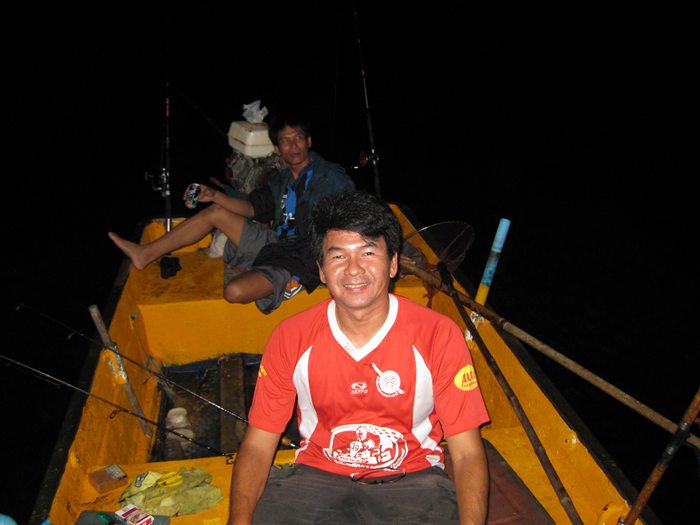 นั่งรอครับก็พูดคุยกันเล่นใครอยากมีรูปหาผลงานมา.. :grin: :grin: