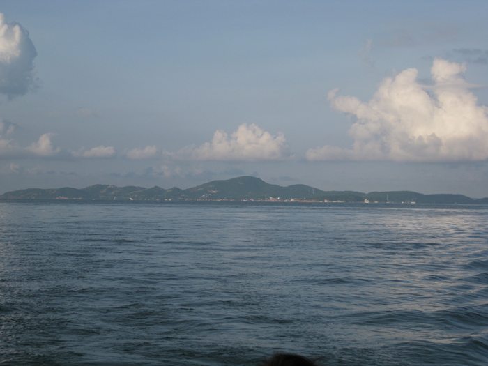 เกาะล้านครับ.. :smile: