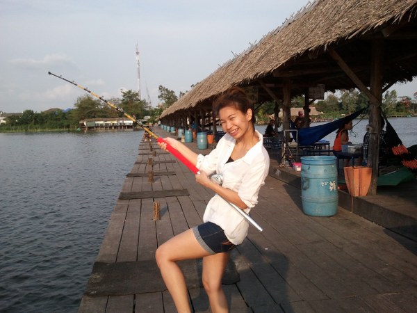 ปลาไปขวา ประมาณ 15 ซุ้มแล้วครับ  :laughing: :laughing: :laughing:
