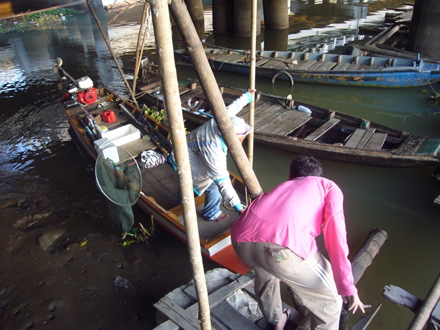  [b]วันนี้ผมลงเรือที่ใต้สะพานบางปะกง เส้นบางนาตราด วันนี้ลงเรือกับไต๋อ้วน เป็นครั้งแรกด้วย มาลองดูกั