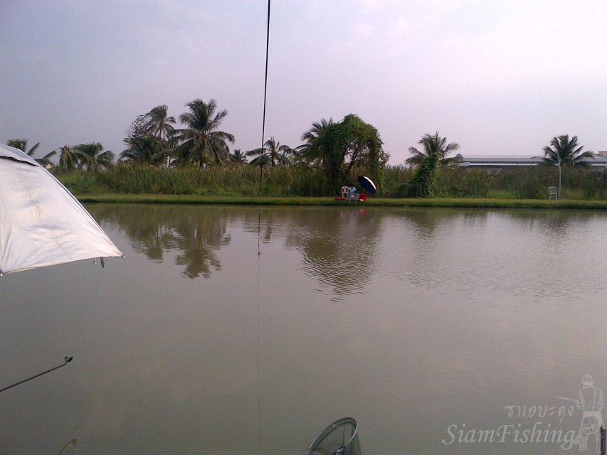 ลากันด้วยภาพนี้ครับ ...คันลอยลงน้ำไปแล้ว จำได้แม่นๆ ว่าทุ่นซอยยิกๆ แล้วตอกหาย วัดปัง !! สวนออกไปอย่า