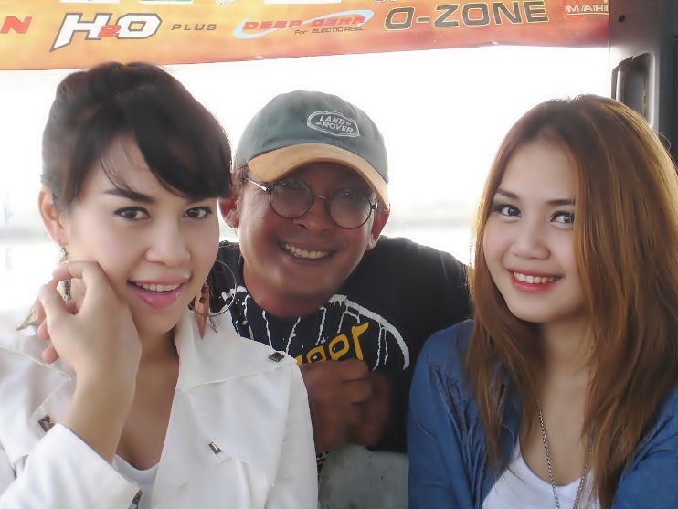 และที่ขาดไม่ได้ คือน้าปู่กับพริตตี้  :laughing: :laughing: