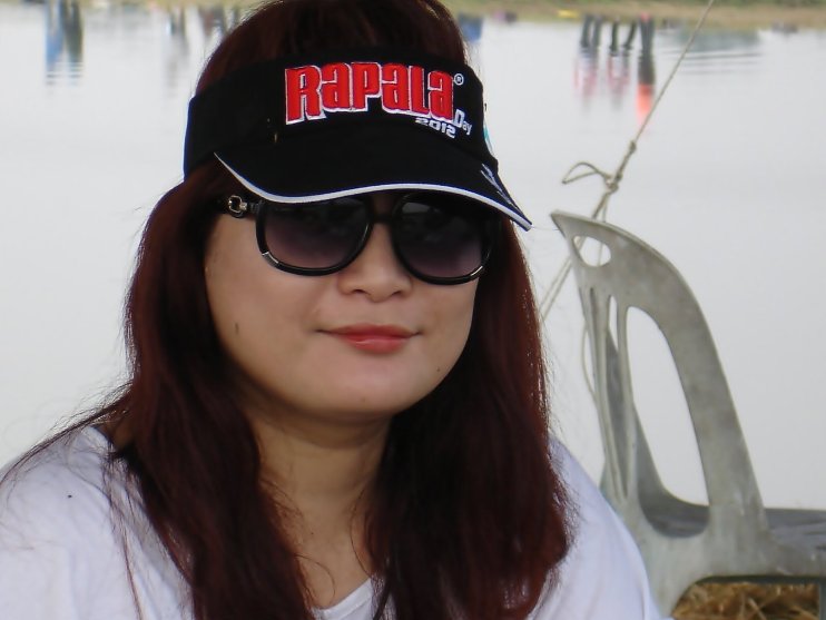 กรรมการสาว