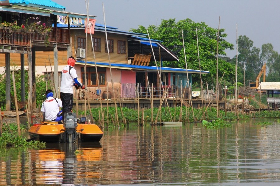 น้ารัก กับน้าบาย   ทำอะไรกันอะค้าบบบ หาปลาเจอรึยังค้าบบบ  :grin: :grin: :grin: