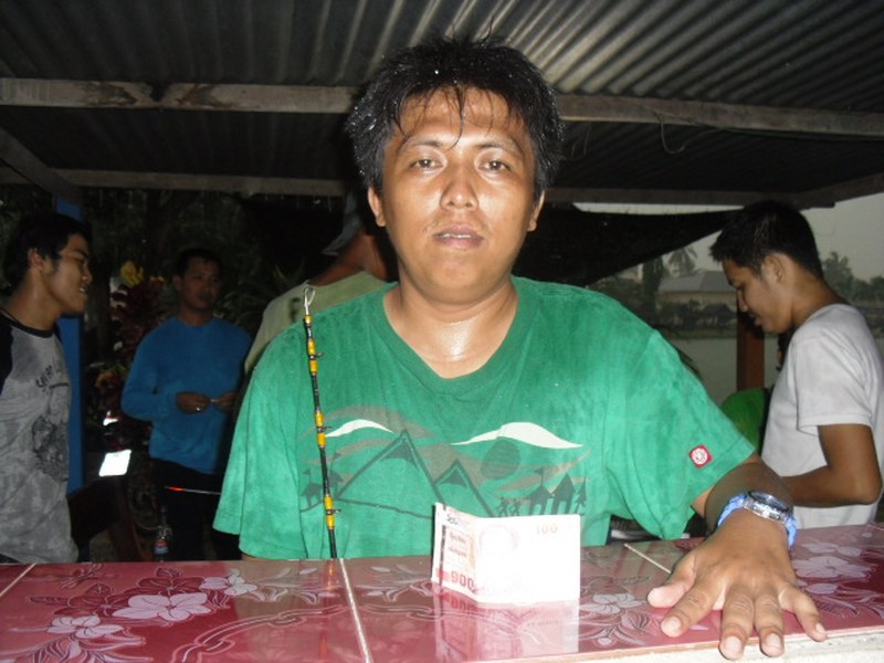 คุณแมนกับปลาไซด์ที่ 8 ยินดีด้วยค่ะ :cool: