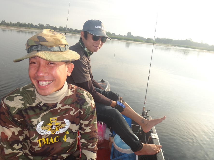  [b]ตอนเช้ายิ้มกันระรื่น  บ่ายๆ เจอพายุฝนหน้าซีดกันเชียว[/b] :laughing: